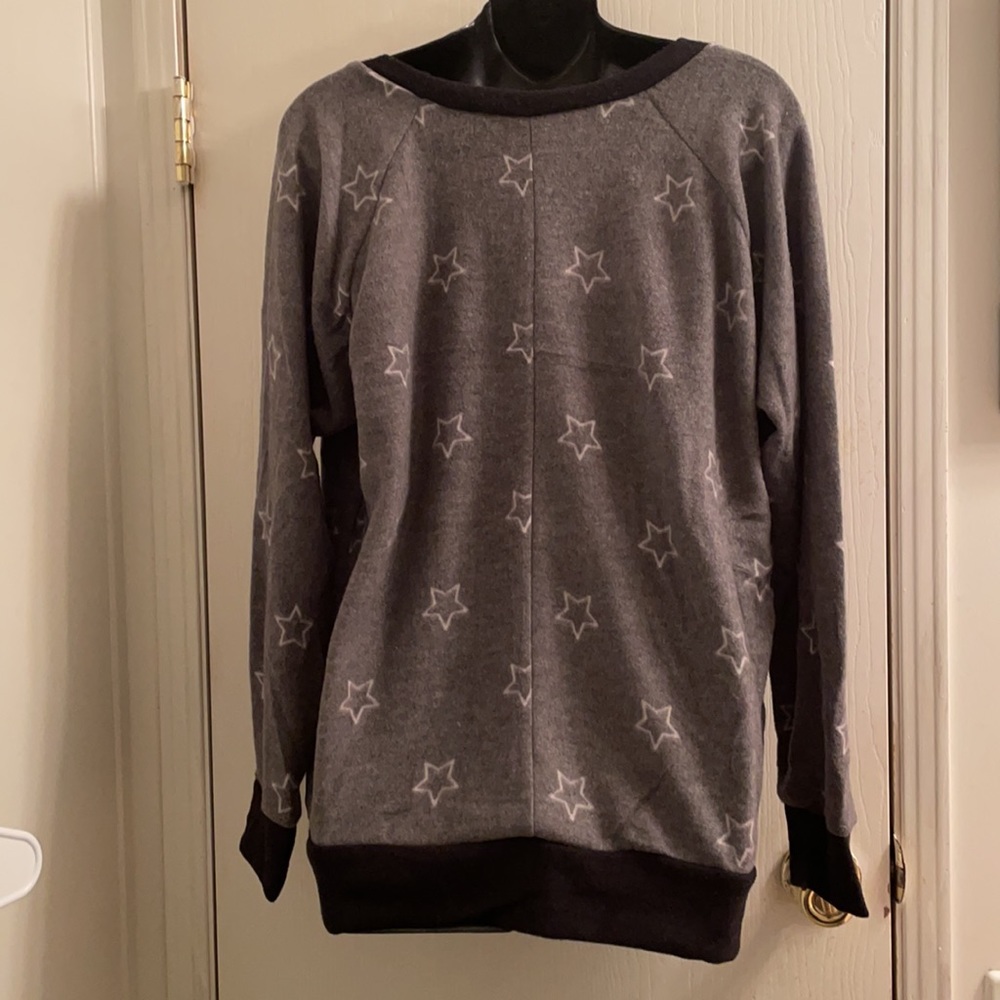 (3X) Plus Size Star Print Sweater - Picture 4 of 5